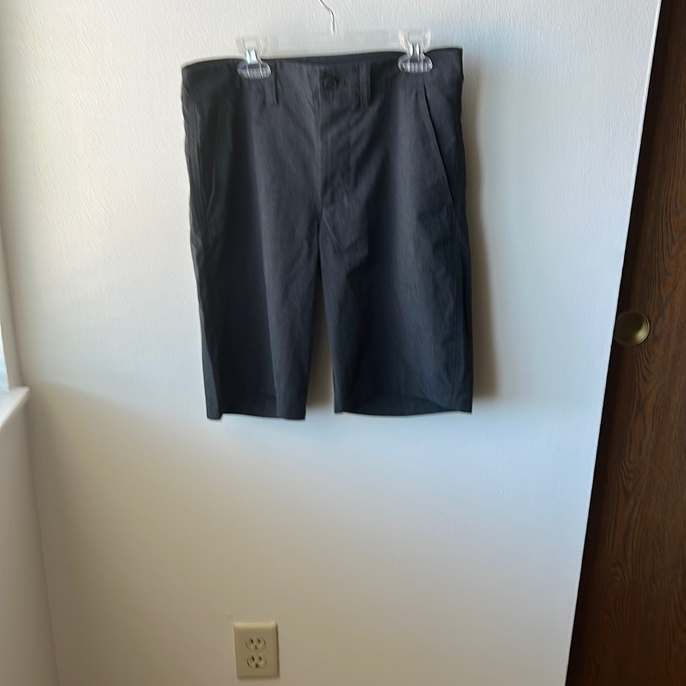 Old Navy Men’s Active shorts. Size 28
